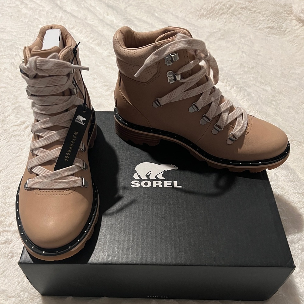 NEW Sorel Women's leather Lennox Hiker boots.  Size 9.5--fit like a size 9.